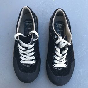 Men’s Simple Sneakers
